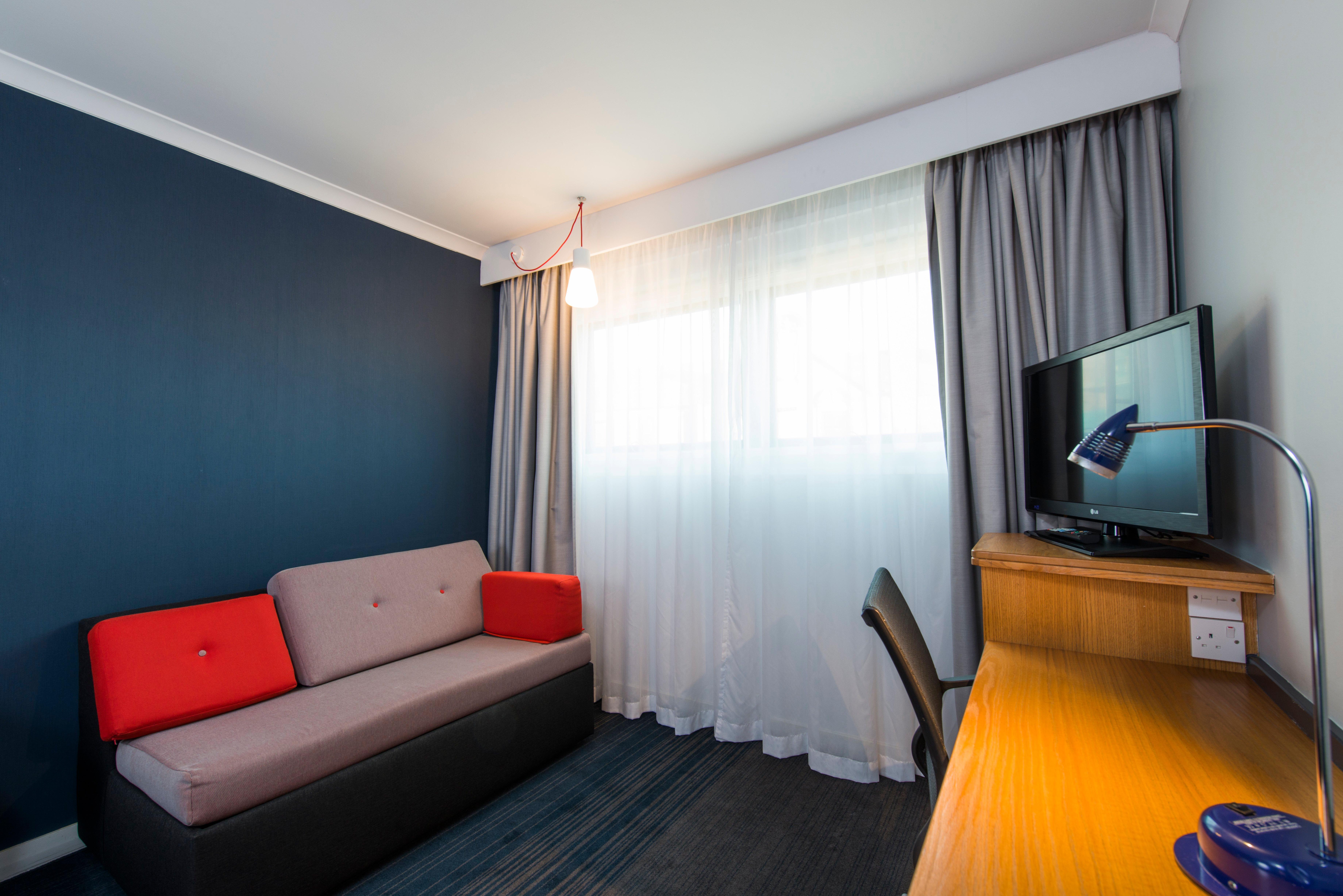 Holiday Inn Express Stoke-On-Trent By Ihg Exterior photo