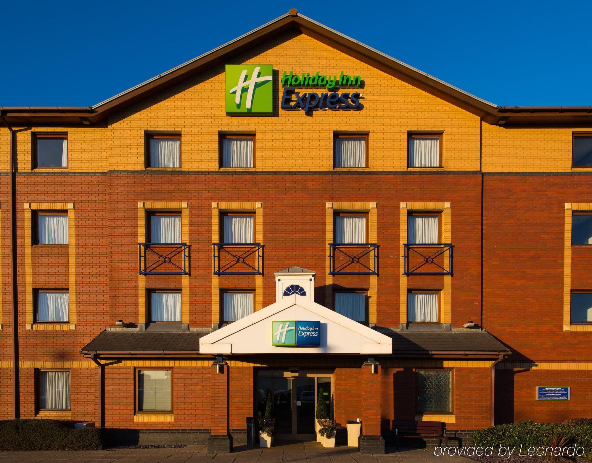 Holiday Inn Express Stoke-On-Trent By Ihg Exterior photo