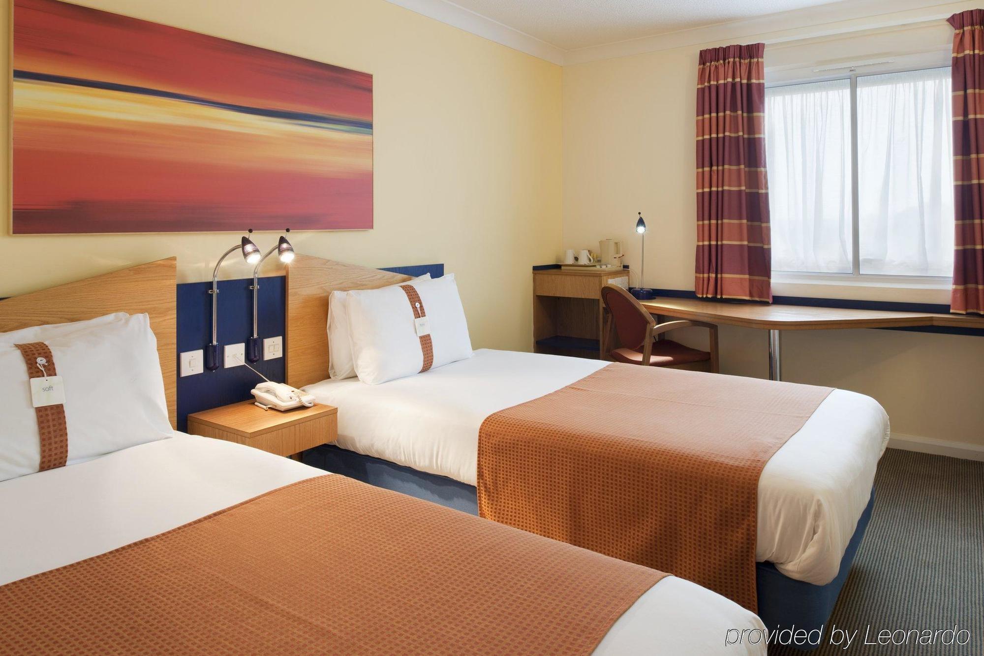 Holiday Inn Express Stoke-On-Trent By Ihg Room photo