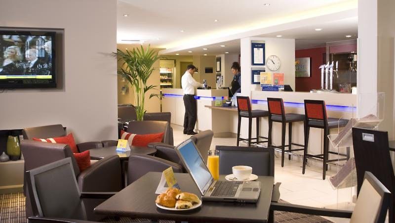Holiday Inn Express Stoke-On-Trent By Ihg Exterior photo