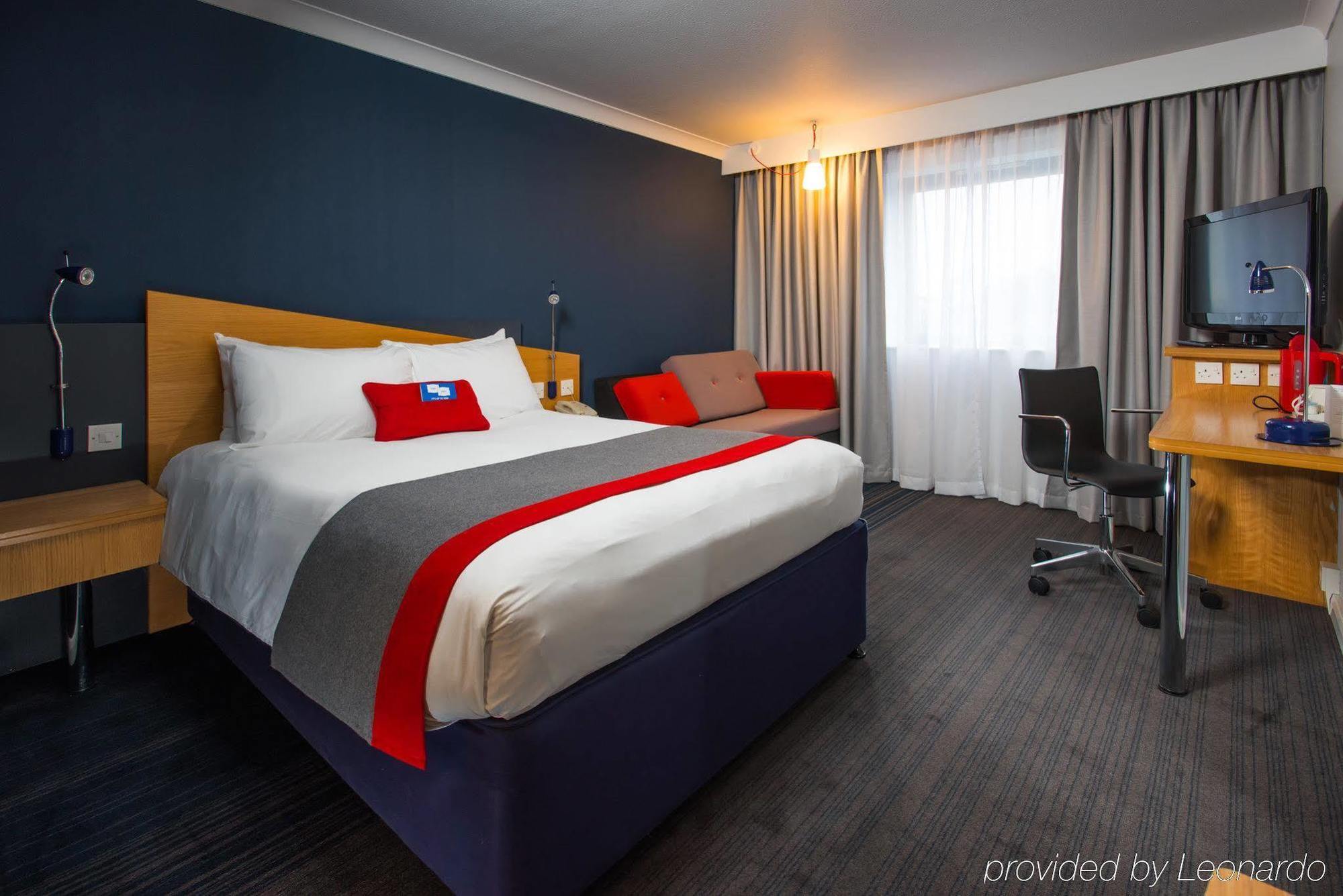 Holiday Inn Express Stoke-On-Trent By Ihg Exterior photo