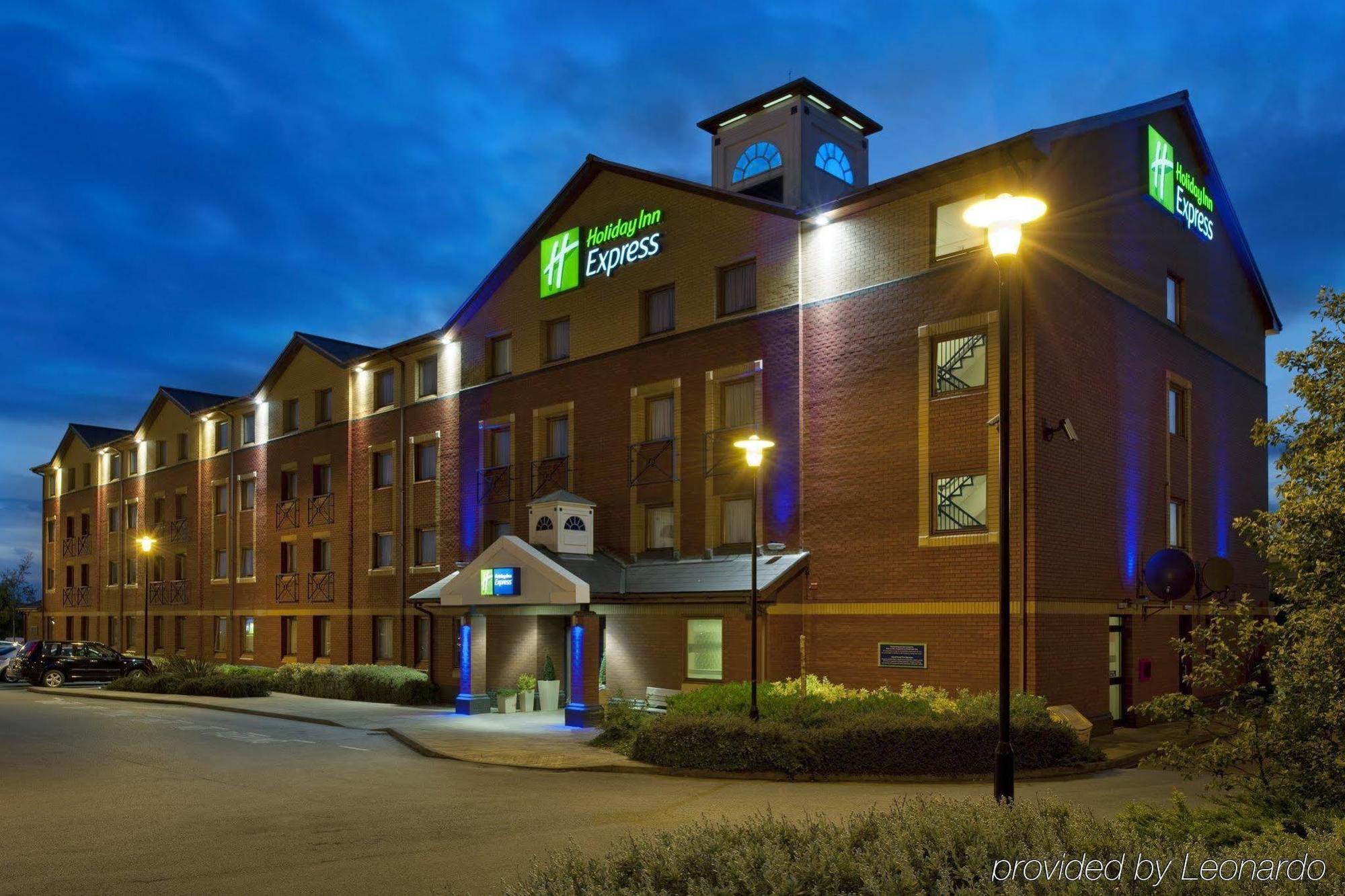 Holiday Inn Express Stoke-On-Trent By Ihg Exterior photo